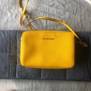 Micheal kors yellow cross body purse